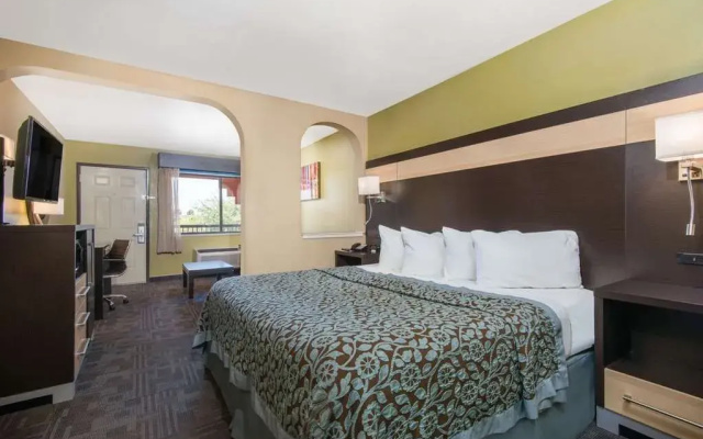photo 5 of Days Inn By Wyndham Carlsbad, Nm