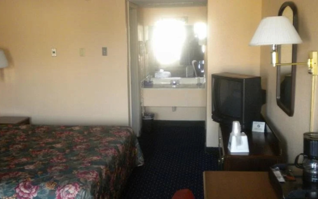 photo 2 of Days Inn-Charlotte Center City