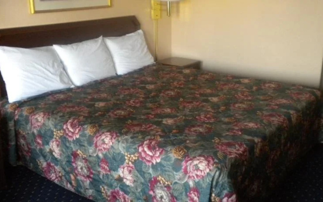 photo 3 of Days Inn-Charlotte Center City