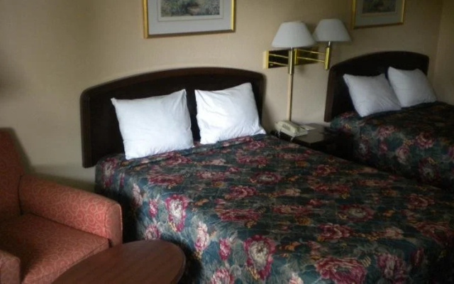 photo 4 of Days Inn-Charlotte Center City