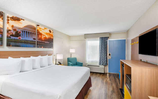 photo 3 of Days Inn by Wyndham Charlottesville/University Area