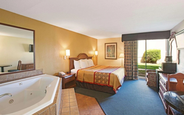 photo 2 of Days Inn Charlotte/Woodlawn Near Carowinds