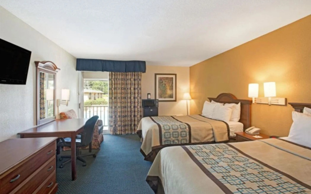 photo 3 of Days Inn Charlotte/Woodlawn Near Carowinds