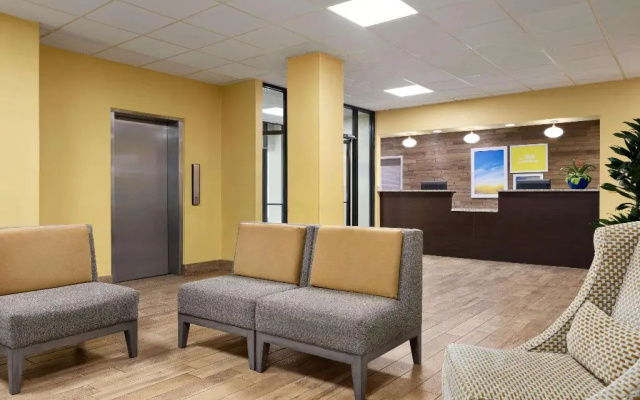 photo 2 of Hotel Bo, Days Inn by Wyndham Chattanooga Downtown