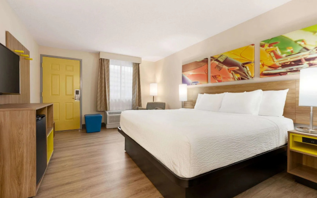 photo 4 of Hotel Bo, Days Inn by Wyndham Chattanooga Downtown
