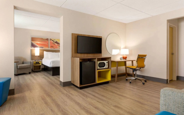 photo 5 of Hotel Bo, Days Inn by Wyndham Chattanooga Downtown
