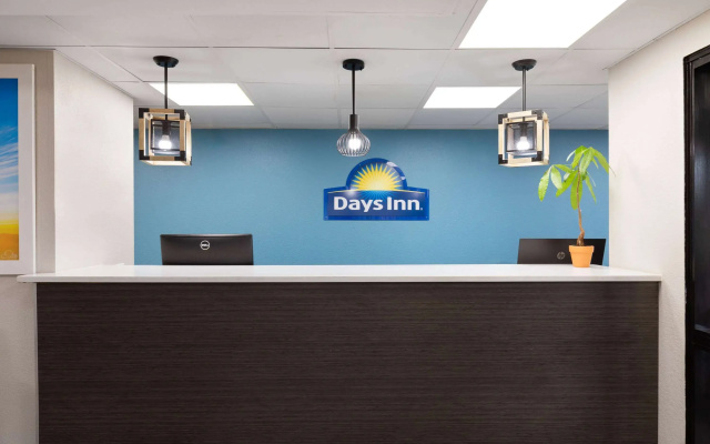 photo 2 of Days Inn by Wyndham Clarksville North