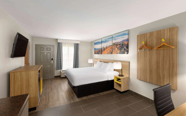 photo 3 of Days Inn by Wyndham Clarksville North