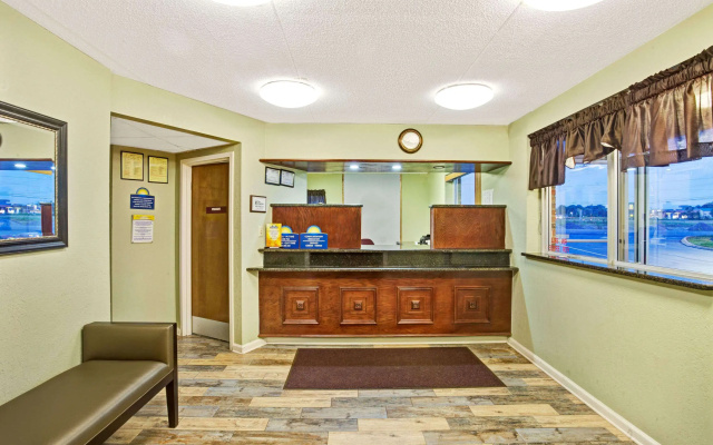 photo 2 of Days Inn by Wyndham Clarksville TN