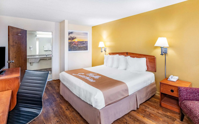 photo 3 of Days Inn by Wyndham Clarksville TN