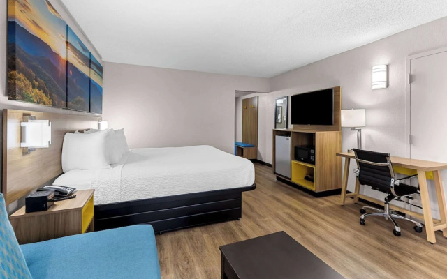 photo 3 of Days Inn Clayton