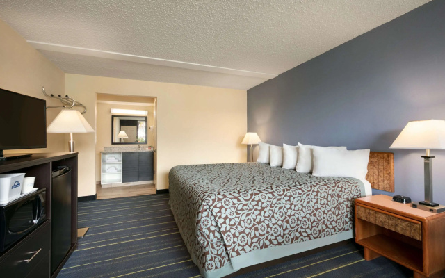 photo 3 of Days Inn by Wyndham Clearwater/Gulf to Bay