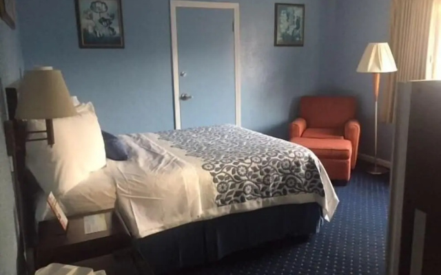 photo 5 of Days Inn by Wyndham Cleveland Lakewood
