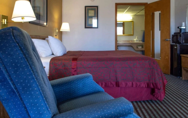 photo 3 of Days Inn Clinton
