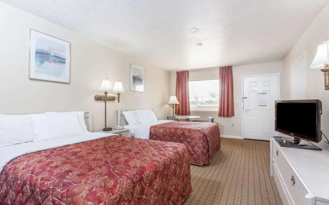photo 3 of Days Inn Clinton