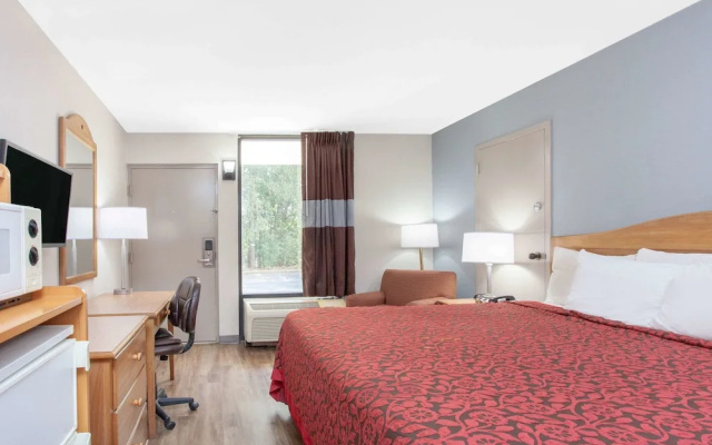 photo 5 of Days Inn Clinton-Presbyterian College