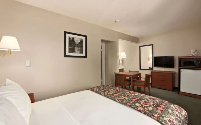 photo 4 of Days Inn Cortez