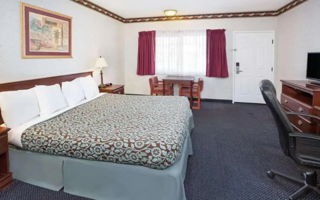 photo 4 of Days Inn By Wyndham Costa Mesa Newport Beach