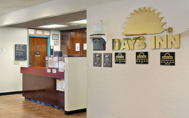 photo 2 of BridgePointe Inn & Suites
