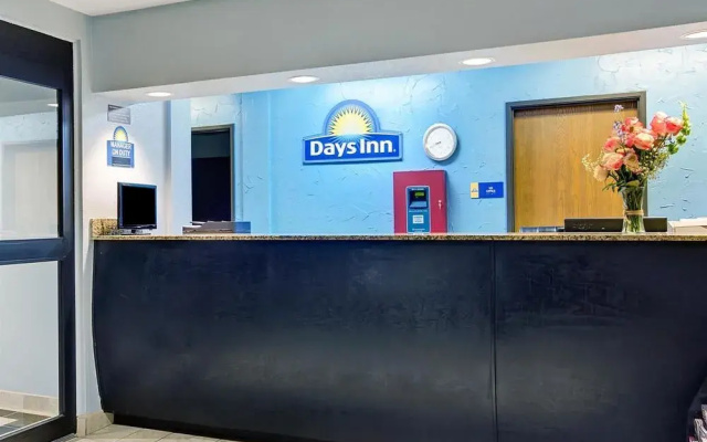 photo 2 of Days Inn Dallas Garland West