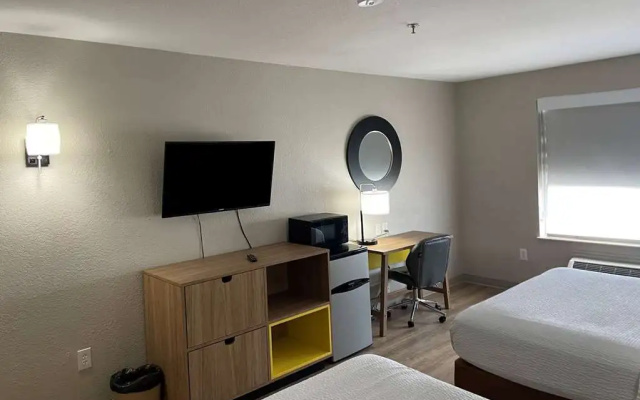photo 3 of Days Inn Dallas Garland West