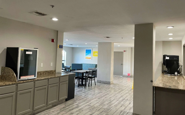 photo 2 of Days Inn by Wyndham Dallas Garland West