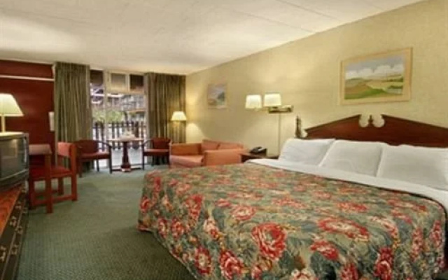 photo 3 of 丹维尔会议中心戴斯旅馆(Days Inn Danville Conference Center)