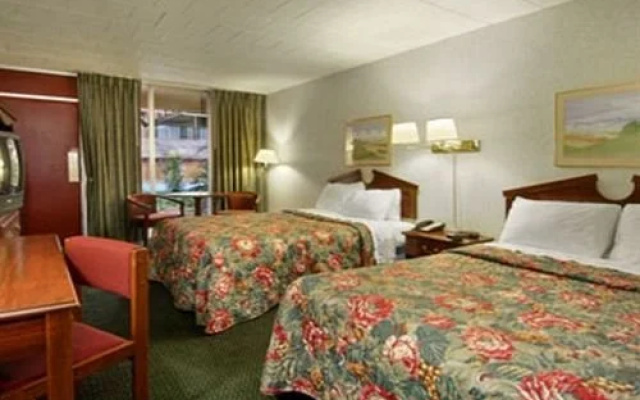 photo 4 of 丹维尔会议中心戴斯旅馆(Days Inn Danville Conference Center)