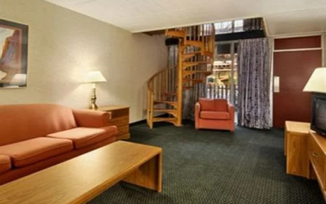 photo 5 of 丹维尔会议中心戴斯旅馆(Days Inn Danville Conference Center)