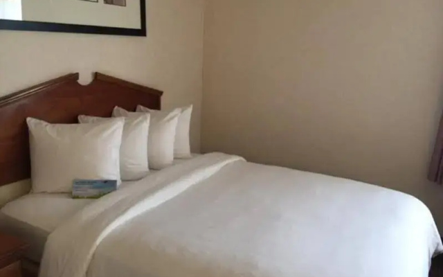 photo 5 of Days Inn & Suites by Wyndham Denver International Airport