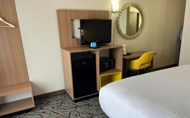 photo 3 of Days Inn by Wyndham West Des Moines / Clive