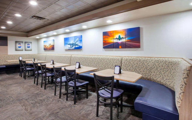 photo 4 of Wingate by Wyndham Detroit Metro Airport