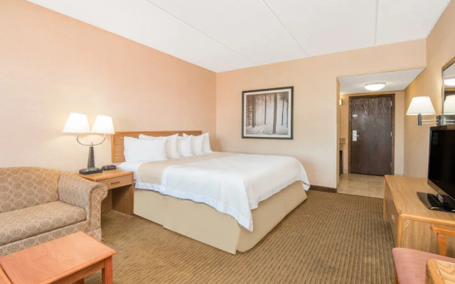 photo 5 of Days Inn Duluth Lakewalk