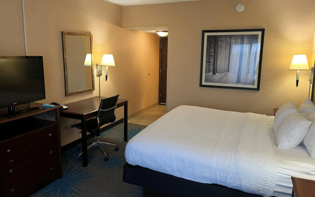 photo 3 of Days Inn by Wyndham Duluth Lakewalk