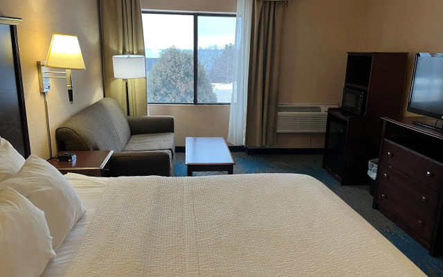 photo 4 of Days Inn by Wyndham Duluth Lakewalk