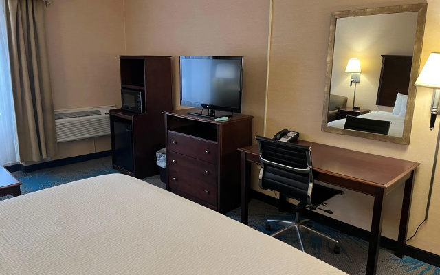 photo 5 of Days Inn by Wyndham Duluth Lakewalk