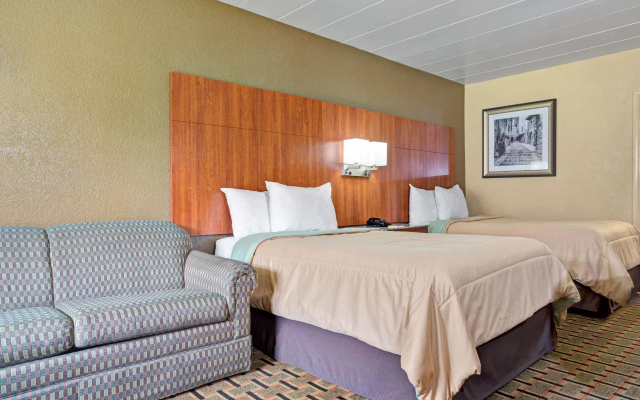 photo 4 of Royal Inn