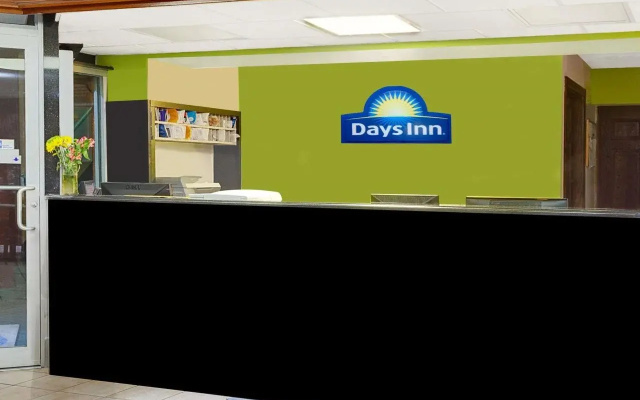 photo 2 of Days Inn by Wyndham Elk Grove Village O'Hare Airport West