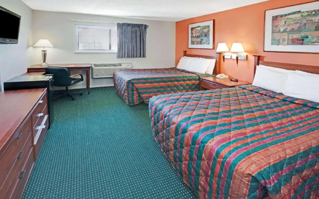 photo 3 of Days Inn by Wyndham Elk Grove Village O'Hare Airport West