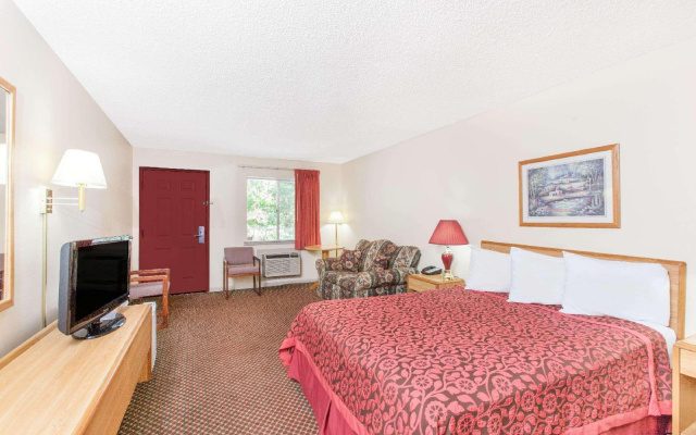 photo 4 of Days Inn by Wyndham Eureka Springs