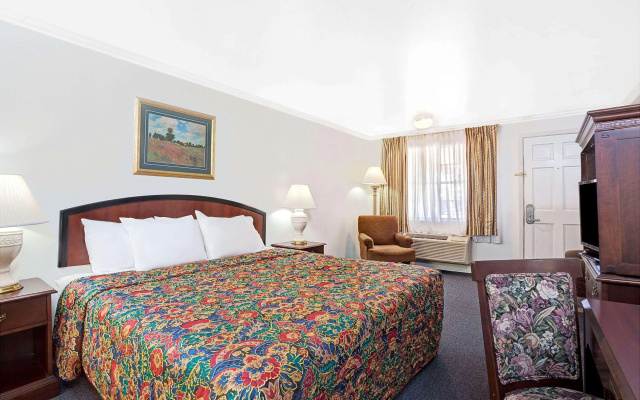 photo 3 of Days Inn by Wyndham Everett