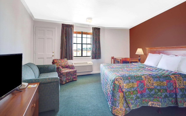 photo 4 of Days Inn by Wyndham Everett