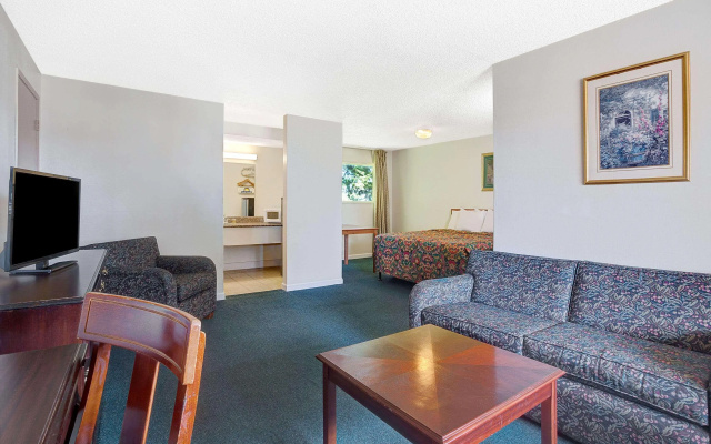 photo 5 of Days Inn by Wyndham Everett