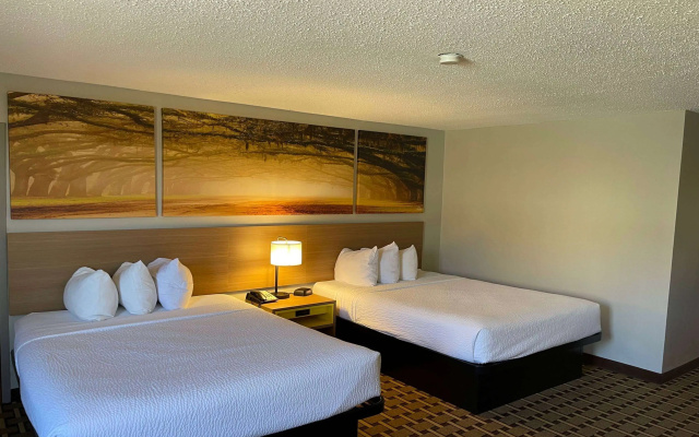 photo 3 of Days Inn by Wyndham Fayetteville-South/I-95 Exit 49