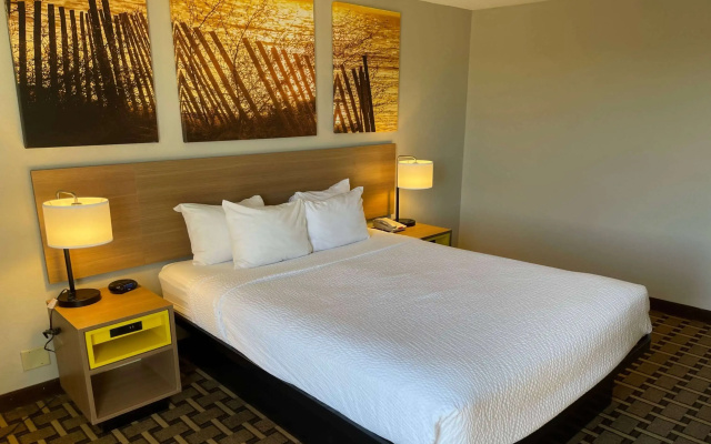 photo 5 of Days Inn by Wyndham Fayetteville-South/I-95 Exit 49
