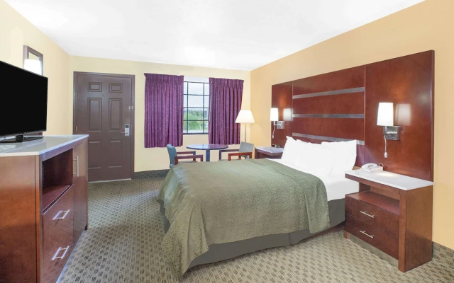 photo 3 of Days Inn Fayetteville