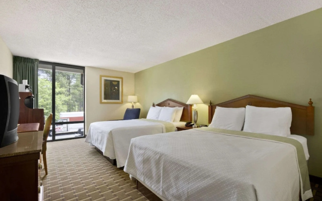 photo 2 of Days Inn Fayetteville-South/I-95 Exit 49