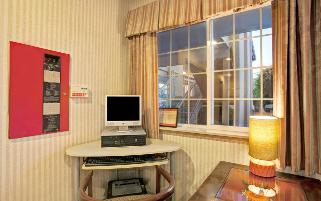 photo 4 of Days Inn by Wyndham Federal Way