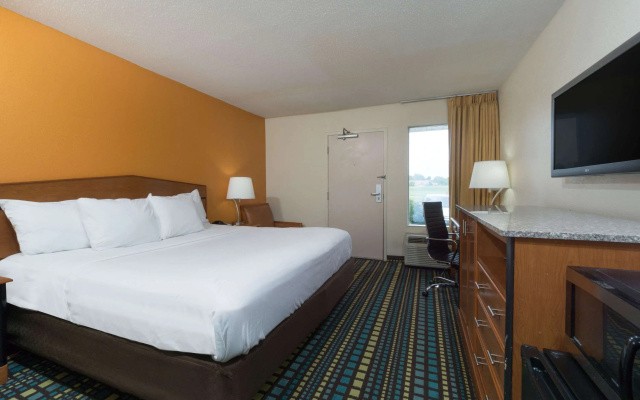 photo 4 of Days Inn by Wyndham Florence Cincinnati Area