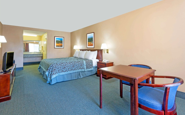 photo 3 of Days Inn by Wyndham Fontana / Rialto
